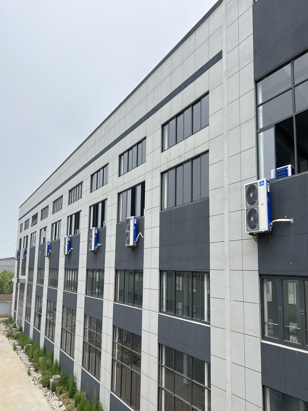 宝马（BMW）涂装车间：精密环境控制与能源智慧管理一体化方案